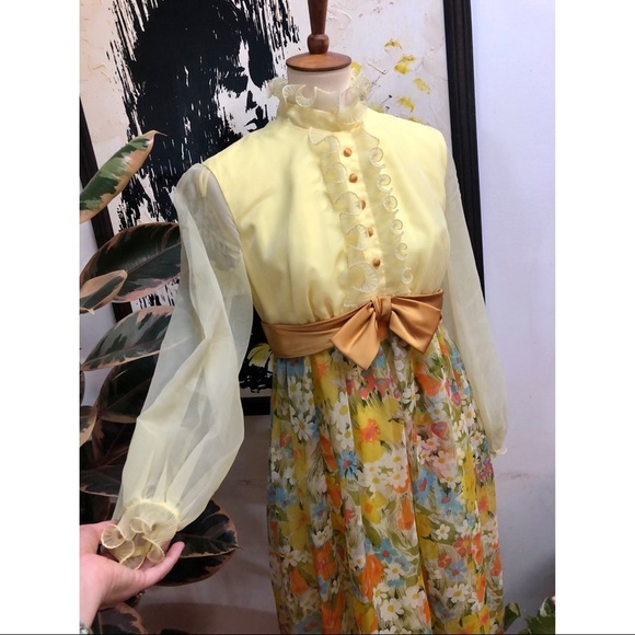 Quirky Bride!!!! Wedding Dress w Veil - Picture 11 of 16